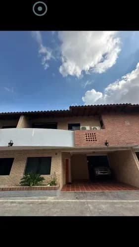 Michelle Vende Town House Alto Saman Mañongo 3 Hab Patio Pozo Bm1-s /526