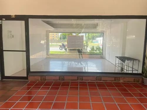 Remax Abba Presenta: Oportunidad Comercial En Lechería C.c Peñon Del Faro