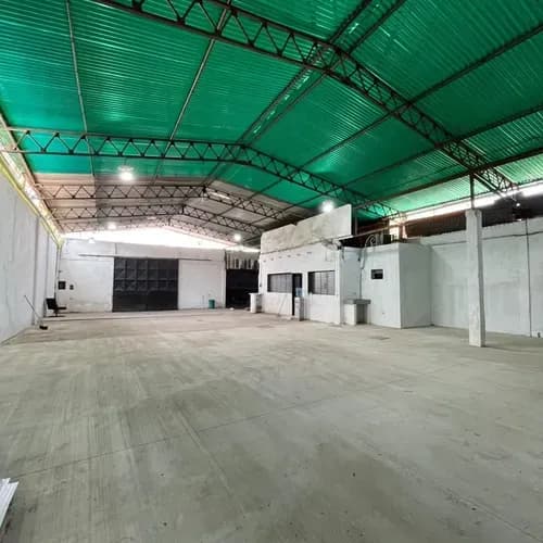 Local Comercial Y Galpón En Alquiler En Santa Rosa Valencia - 585mts2 En Total. 1 Área De Venta O Showroom Con 304mts2 Y Mezzanina De 72mts2. 1 Depósito Independiente De 281mts2 Gavip
