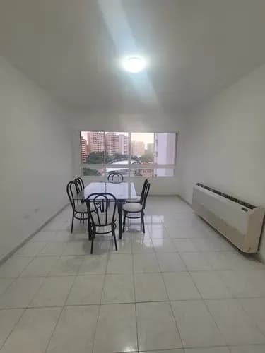 Apartamento En Res. Riazor, 118m2 Distribuidos En 3hab, 3baños, 2pe.