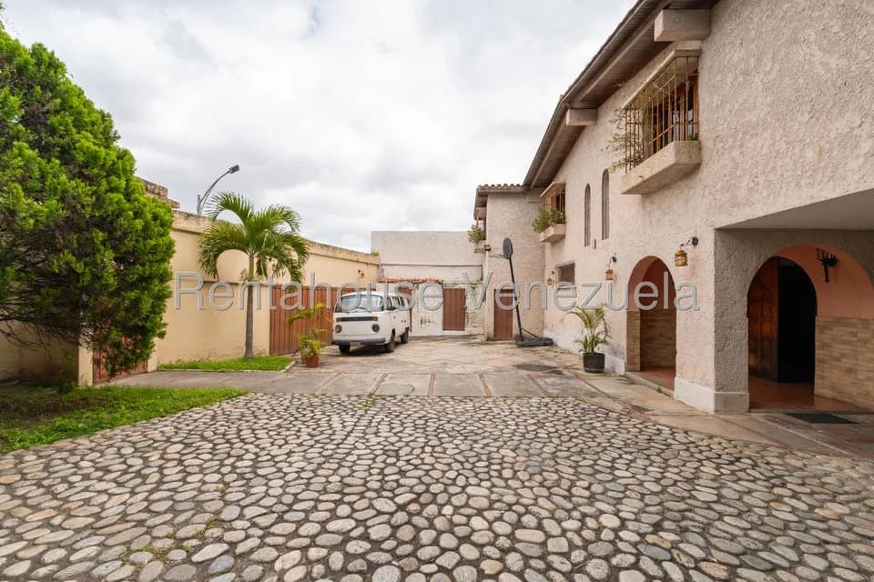 Casa (Multipes Niveles) en Venta en Colinas de Santa Monica, Distrito Metropolitano