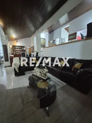 SE ALQUILA HERMOSO TONW HOUSE EN LA TRINIDAD TIPO CASA CON HERMOSO JARDIN Y PARRILLERA