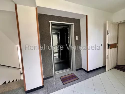 Cerca De Todas Las Clinicas, Panaderias Y Centros Comerciales Mls 26-21593 Rm