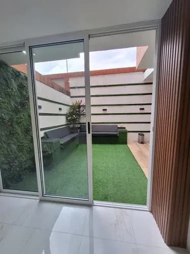 Townhouse En Venta, (sandra Nino) Valles De Camoruco, Jacuzzi