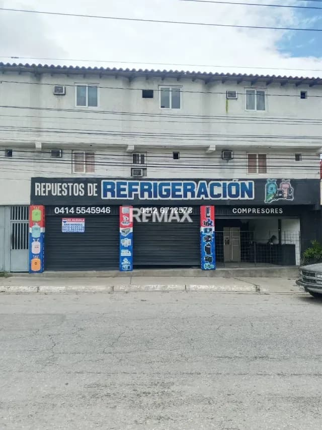 Te ofrecemos en alquiler un local comercial con excelente ubicación. A pie de calle!!!