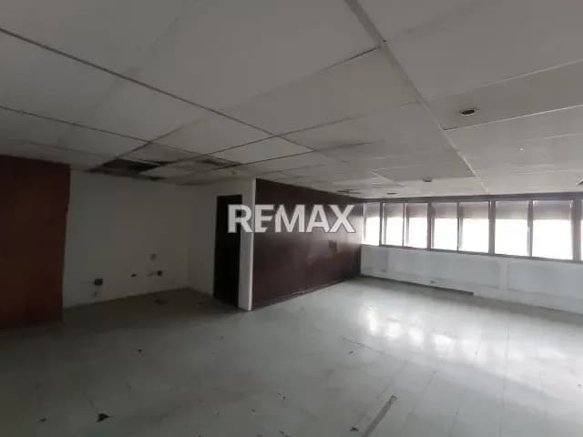 Oficina Para Remodelar Torre Empresarial de Prestigio – Avenida Francisco de Miranda