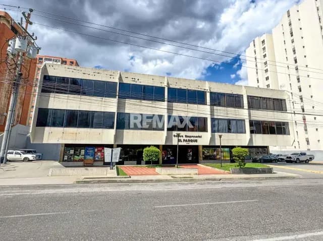 Local Comercial en Alquiler Centro Empresarial El Parque Zona Este - Barquisimeto