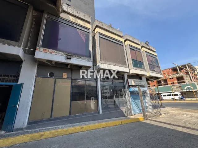 Local comercial en alquiler en la torre banaven