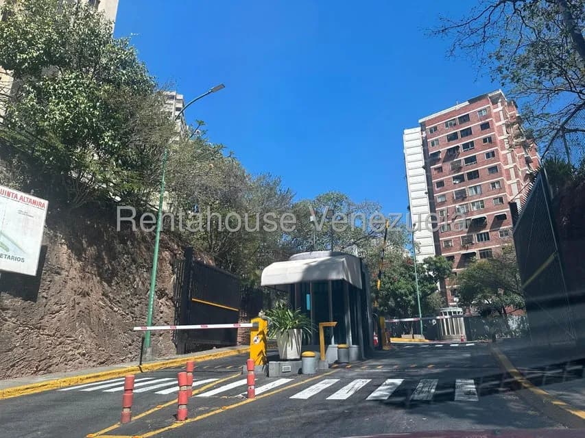 Apartamento (1 Nivel) en Alquiler en Colinas de Quinta Altamira, Distrito Metropolitano