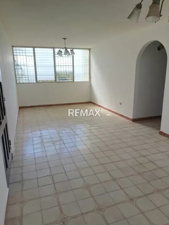 APARTAMENTO EN LAGO AZUL
