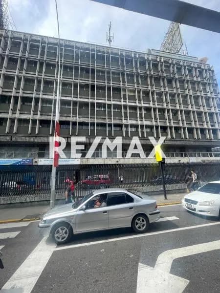 OFICINA EJECUTIVA EN VENTA TOTALMENTE REMODELADA