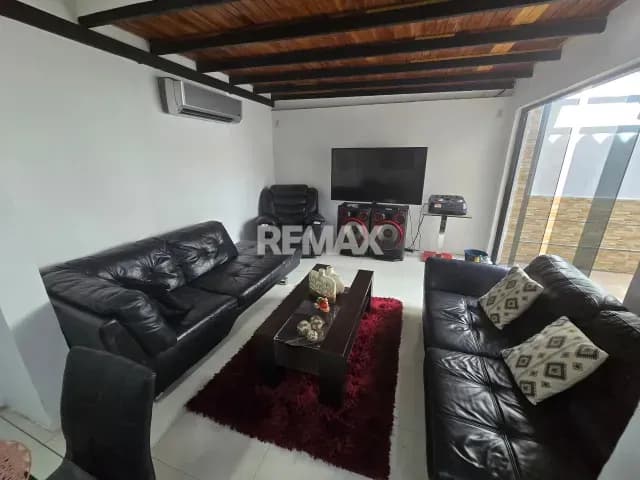Hermoso Town House En mañongo 4 habitaciones