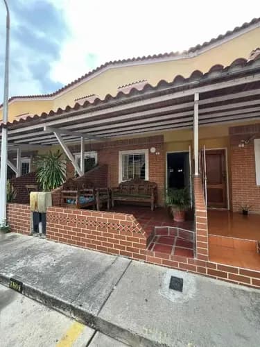 Town House En Venta Conjunto Residencial Laguna Club, Sector Los Jarales. San Diego. Gerardo Hurtado