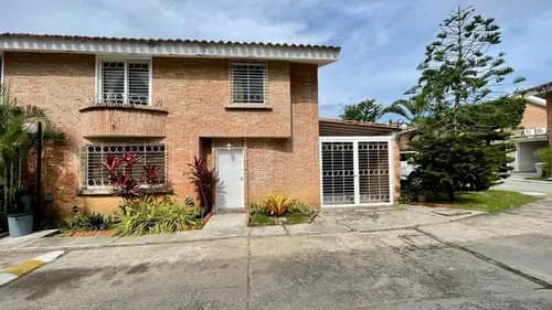 Townhouse En Venta Guataparo Valencia Conj Los Aleros Gmendez