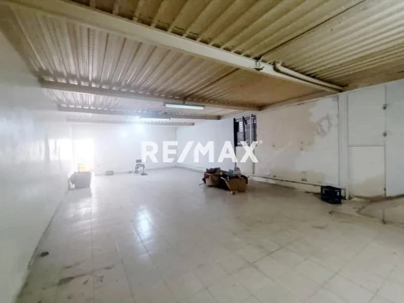 Local Comercial En Av. Principal del Cementerio Segundo Piso