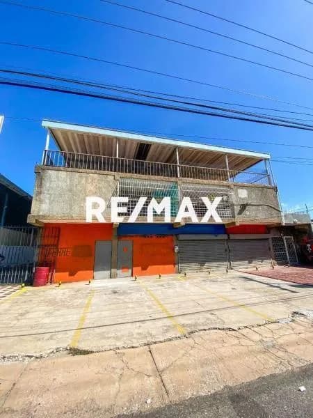Se vende Edificio Comercial en la calle 85, antigua Falcon