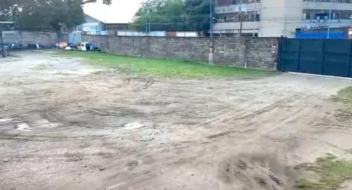 Terreno Plano Ubicado En Av Principal De Los Guayos Carabobo De 5633 Mtrs Solo Clientes Con Capacidad Para Maniobrar Aproximadamente 40 Gandolas Cercado Completamente Con Paredes De Bloque Aco
