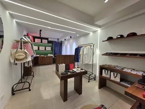 Marina Alquila Local De 20m2 En El Viñedo, Av. 106, Valencia. Vil-117 (sólo Clientes)