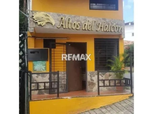 En venta casa en obra gris, El Hatillo, Urb. Altos del Halcón