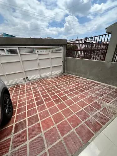 Venta Casa Totalmente Actualizada De Dos Niveles Urbanización La Esmeralda, San Diego Ac-dr