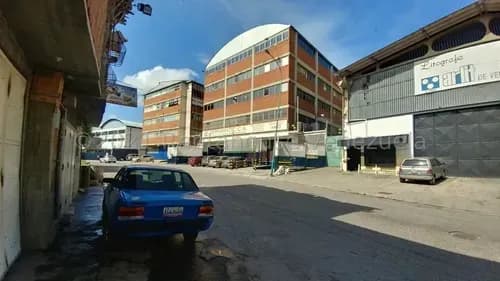 Agp Edificio Industrial O Comercial De 1056 Mts En Venta En El Llanito 24-26749 Ys