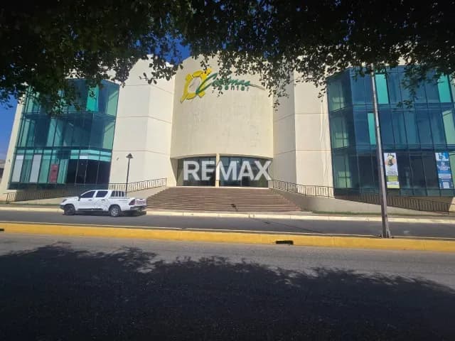 LOCAL COMERCIAL EN ALQUILER EN CABIMAS CENTER (OBRA GRIS)