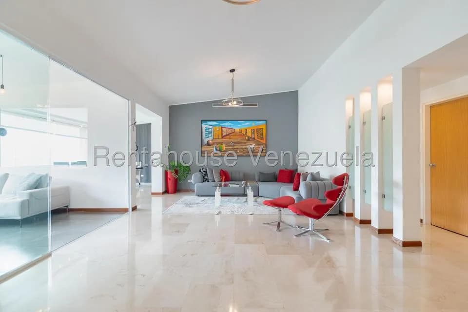 Apartamento (Duplex) en Venta en Las Esmeraldas, Distrito Metropolitano