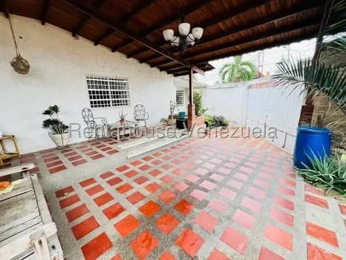 Venta De Casa Con Terreno Amplia Cómoda En Santa Cruz De Aragua 26-7421 Gbf