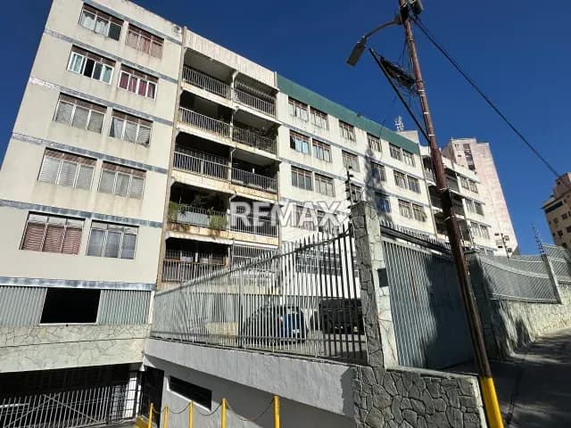 Local Semisótano Los Chaguaramos, Usos Múltiples