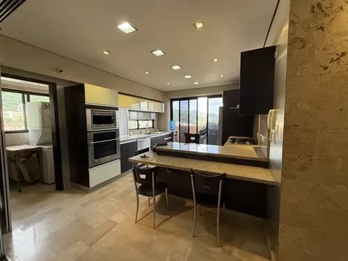 Alquiler De Amplio Y Lujoso Apartamento En Mañongo Con Vista De 180 Grados A Toda Nuestra Valencia, Pisos En Mármol Aires En Todos Sus Ambientes, Totalmente Amoblado Y Equipado