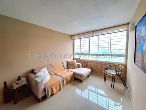 Encantador Apartamento De 67 M2 Destaca Por Su Diseño Funcional Y Un Extraordinario Aprovechamiento Del Espacio De Almacenamiento