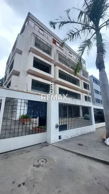 OFICINA LA TRINIDAD 220 MT2 EN ALQUILER