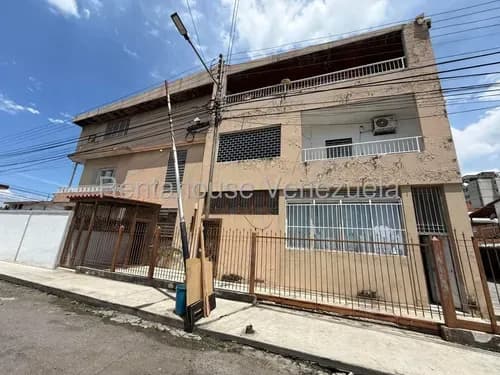 Apartamento En Urb Bermudez Excelente Ubicacion Piso Bajo Maracay Estef 26-19321