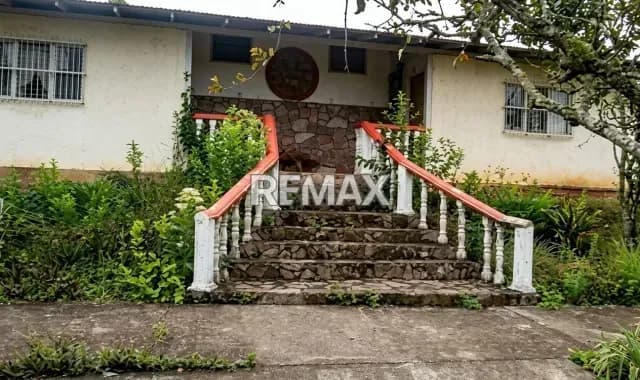 SE VENDE CASA CLUB EN LOBATERA