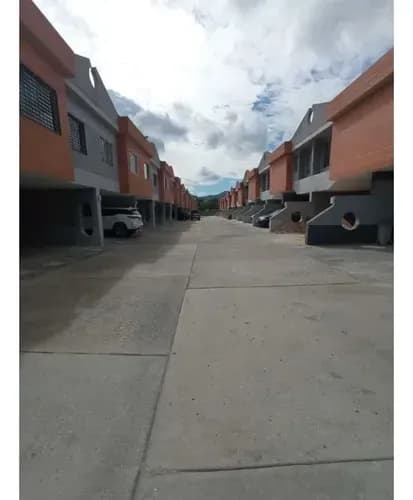 Dmf- Solo Clientes Twon House En Venta En San Diego Obra Gris Valencia Venezuela