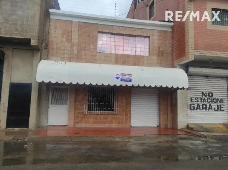 Edificio en Venta, Centro de Punto Fijo