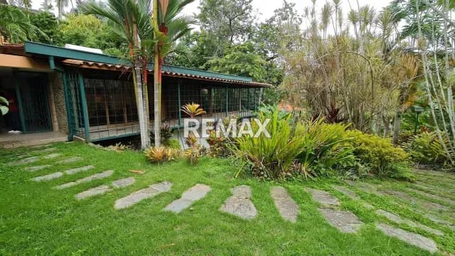 Villa en Guataparo Country Club con vista al campo de golf