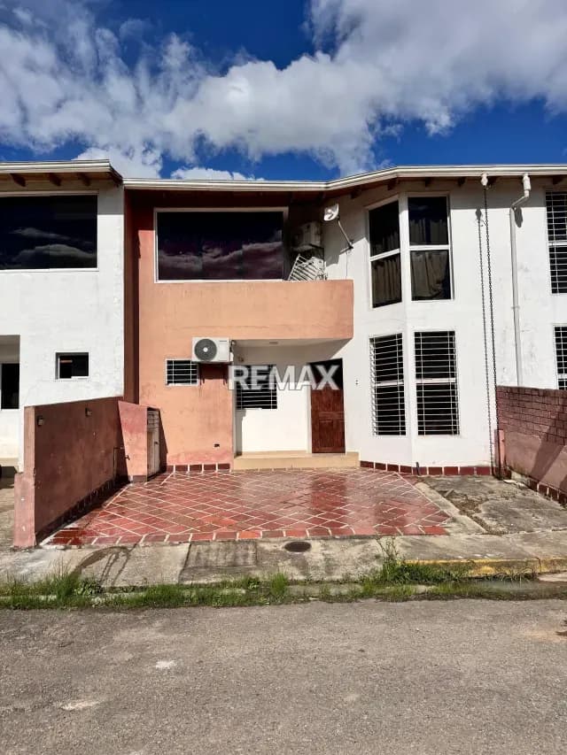 CASA EN VENTA EN URB VILLA ARJONA