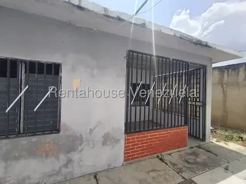 Héctor Malavé Vende Excelente Casa En Centro De Barquisimeto, Ideal Para Quien Busca Espacios Y Comodidad.
