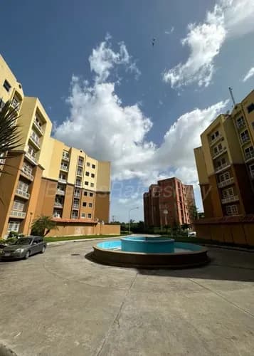 Apartamento En Alquiler Coj. Res. Los Roques Maracay