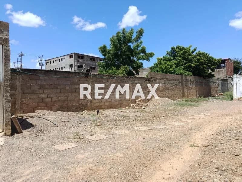 En Venta Casa con local comercial Ideal para Inversión Coro Estado Falcón