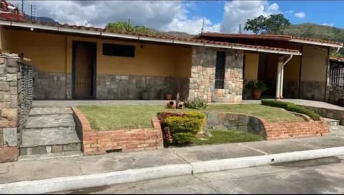 Casa Con Amplio Terreno En San Diego Parque Res. La Cumaca