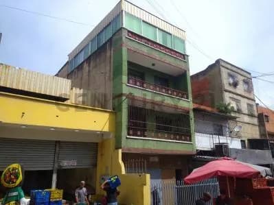 En venta edificio mixto en Catia. 477 USD x m²