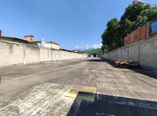 Venta De Galpon Con Amplio Terreno De 41oomts2 Buena Ubicaci