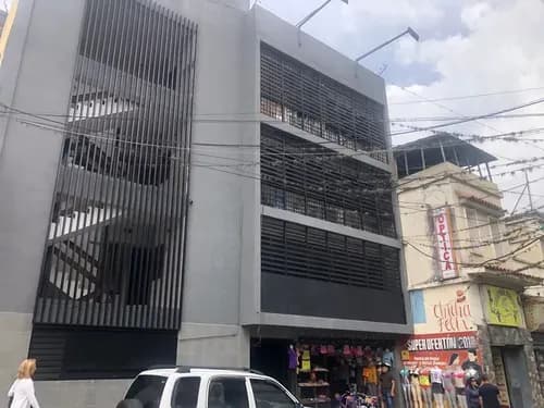 Oficina En Alquiler. Edificio Edc Calle 24 Entre Av. 4 Y 5. Pleno Centro De Mérida, Venezuela