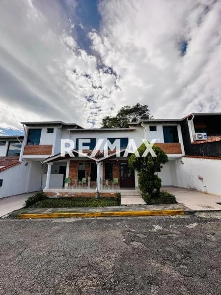 Casa. Venta. Pueblo nuevo