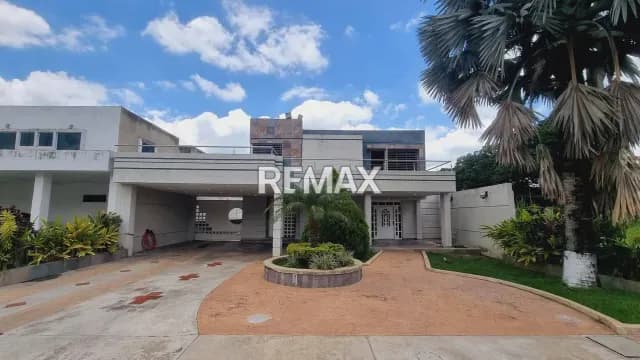 Hermosa Casa con piscina en Venta la Urb. Las Morocha, San Diego