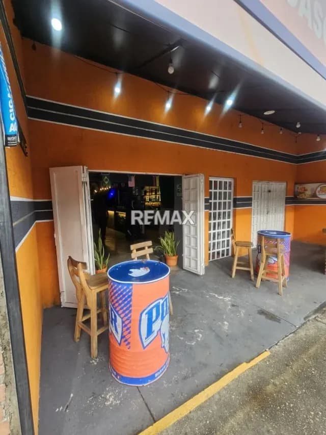 ALQUILER DE LOCAL Y FONDO DE COMERCIO PARA LICORERÍA EN BARRIO OBRERO
