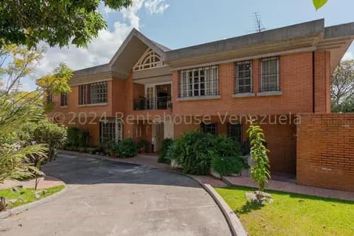 Ms: 26-2811, En Venta Espectacular Casa Ubicada En Los Chorros. Aterr. 2155m2, Aconst.=812, 5h, 8b, 10p.