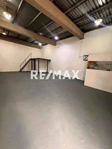 LOCAL DE 85M2 EN ALQUILER SECTOR Santa Rosa